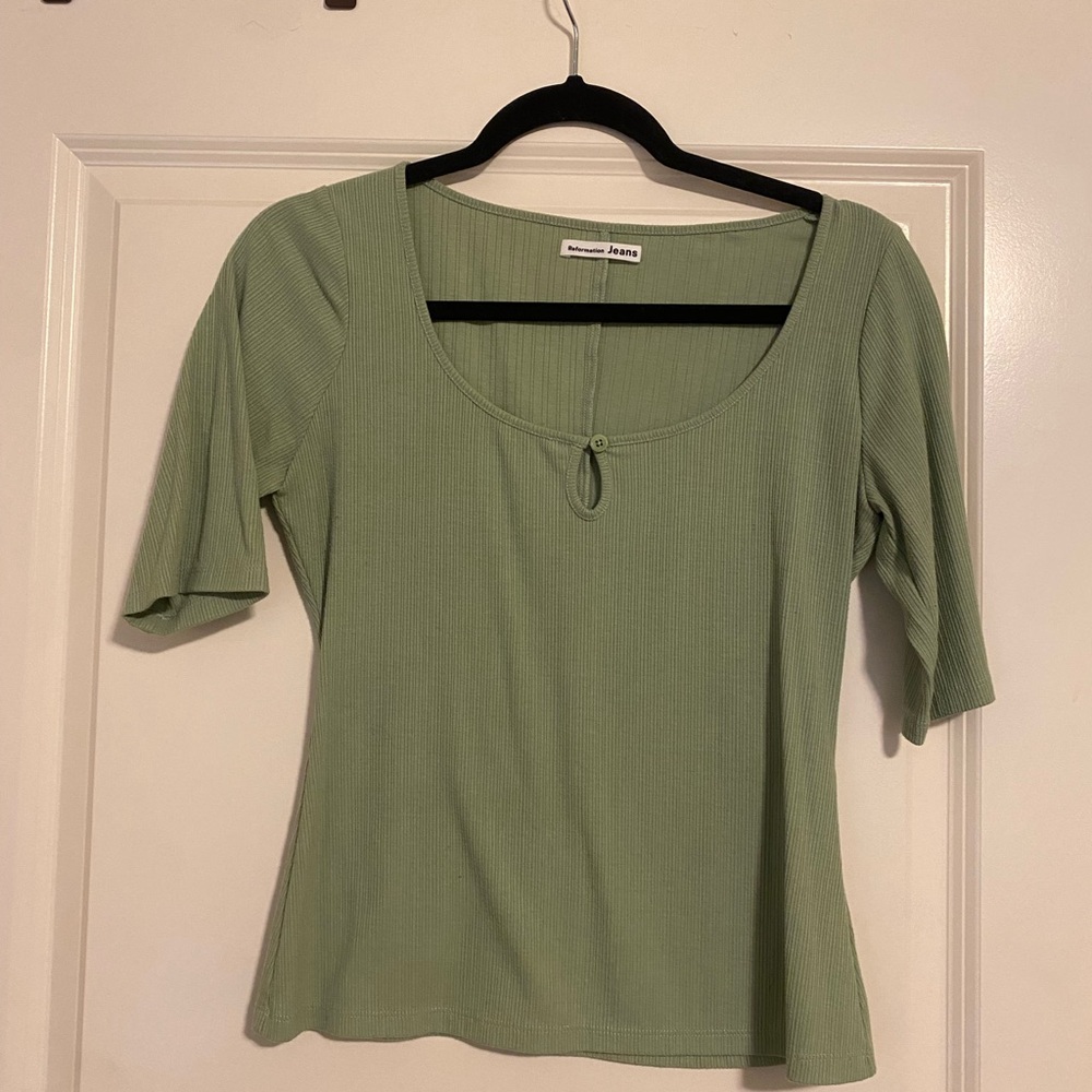 LAST CHANCE Green Reformation Button Keyhole Scoop Neck Ribbed Half Sleeve Top
